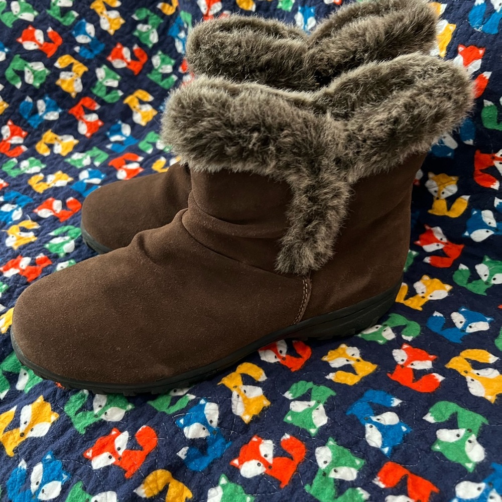 Khombu Lisa brown suede and fur boots